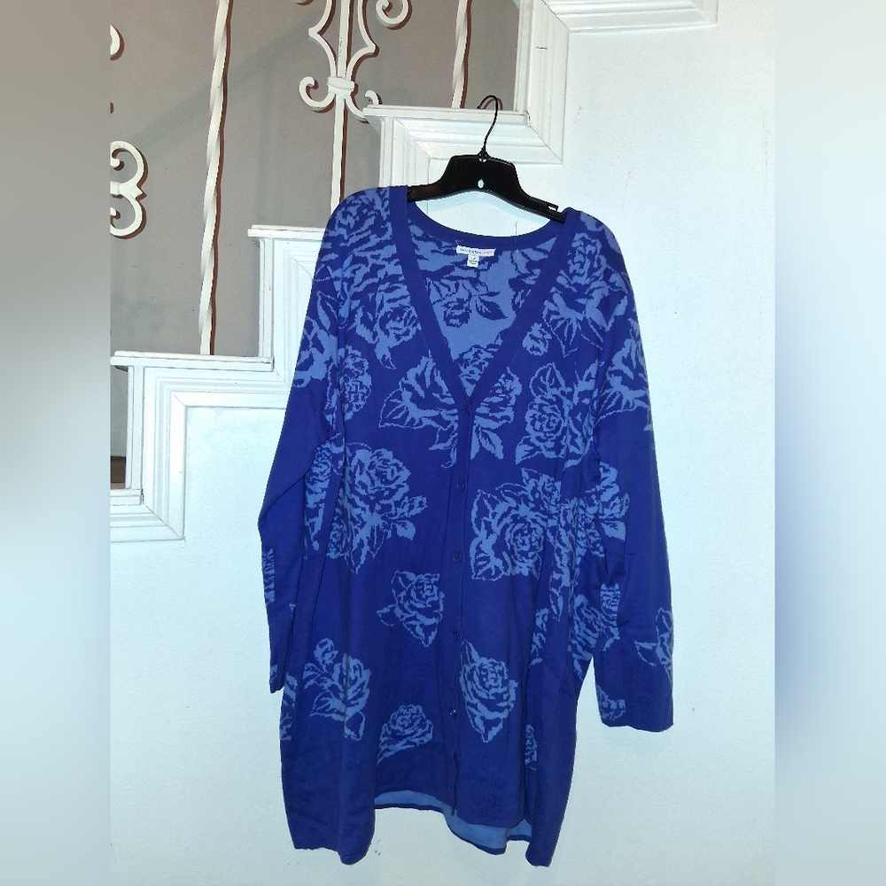 Isaac Mizrahi Blue Floral Knit Top